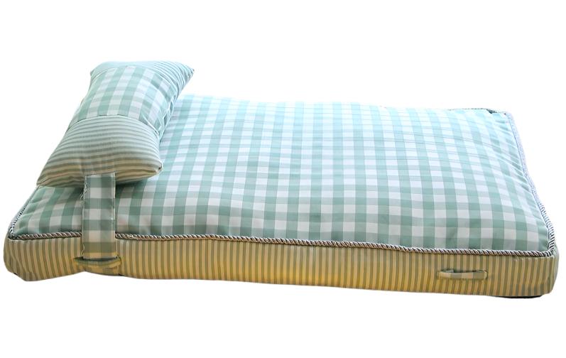Removable and washable dog sleeping pad. Bite-resistant, suitable for all four seasons. big dogs big hugs, Ltd.-checkered light green/sky blue